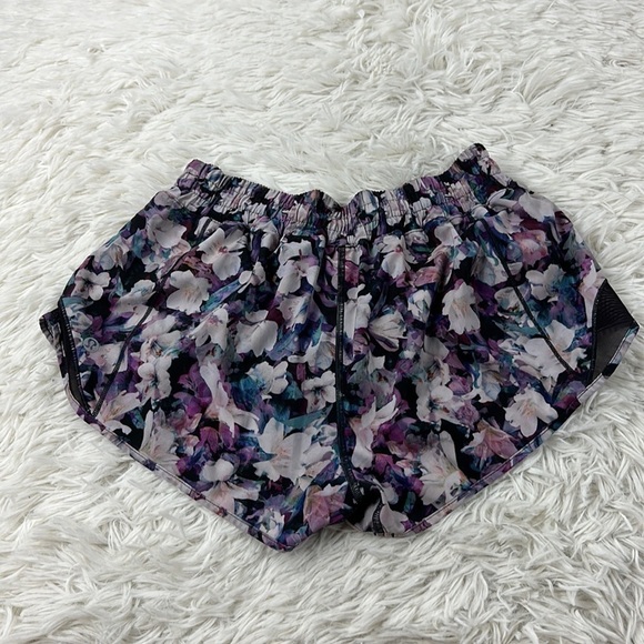 Lululemon Hotty Hot Short II *2.5" Utopia Multi / Deep Phantom - Picture 4 of 4